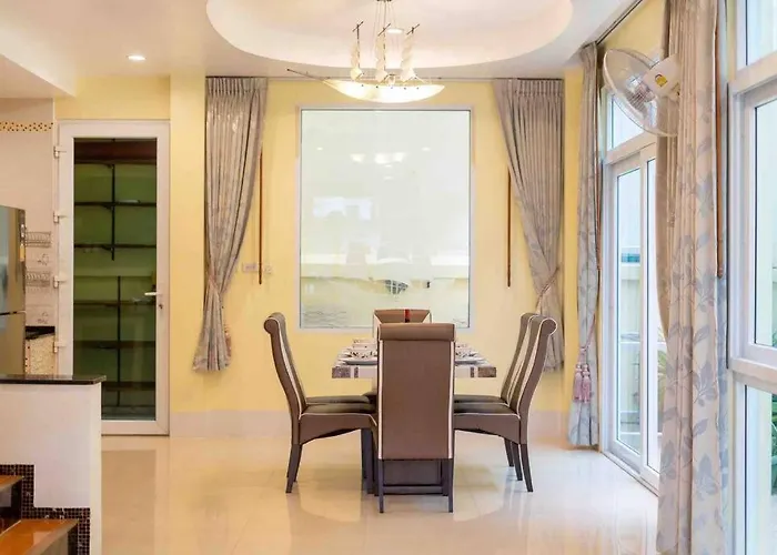 Patong Spacious 4 Bedroom Vacation Home Rooftop Views