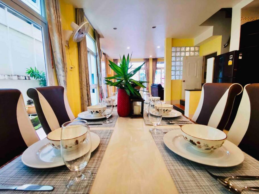 Spacious 4 Bedroom Vacation Patong
