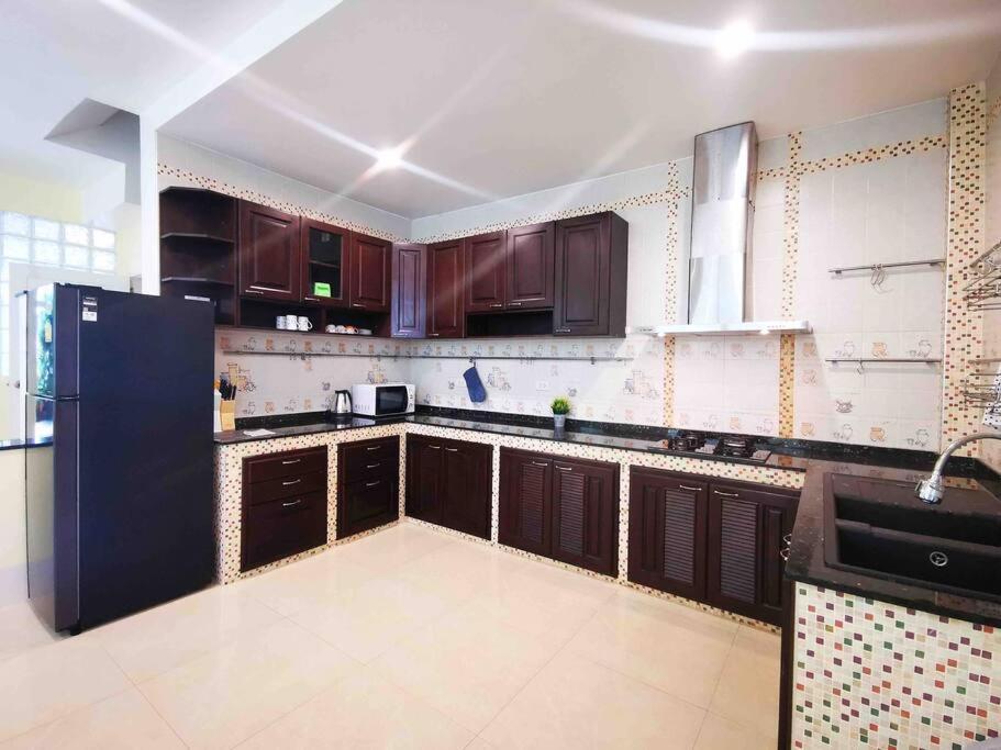 Spacious 4 Bedroom Vacation Feriehus *