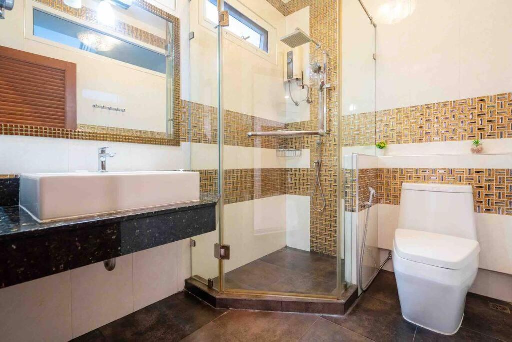 Feriehus Spacious 4 Bedroom Vacation *
