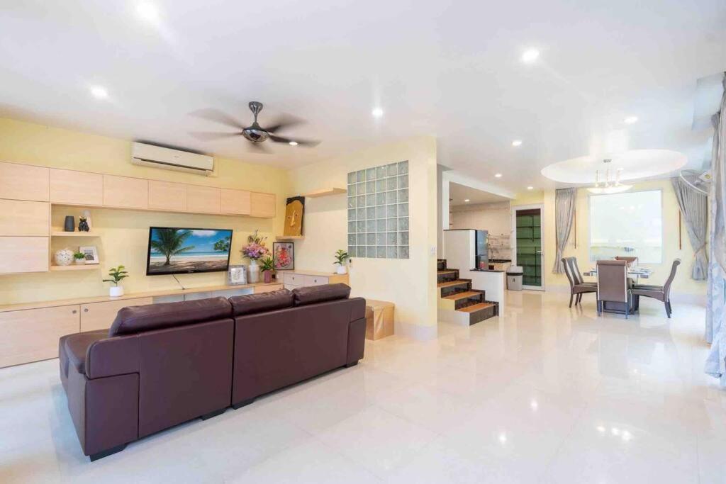 Feriehus Spacious 4 Bedroom Vacation *