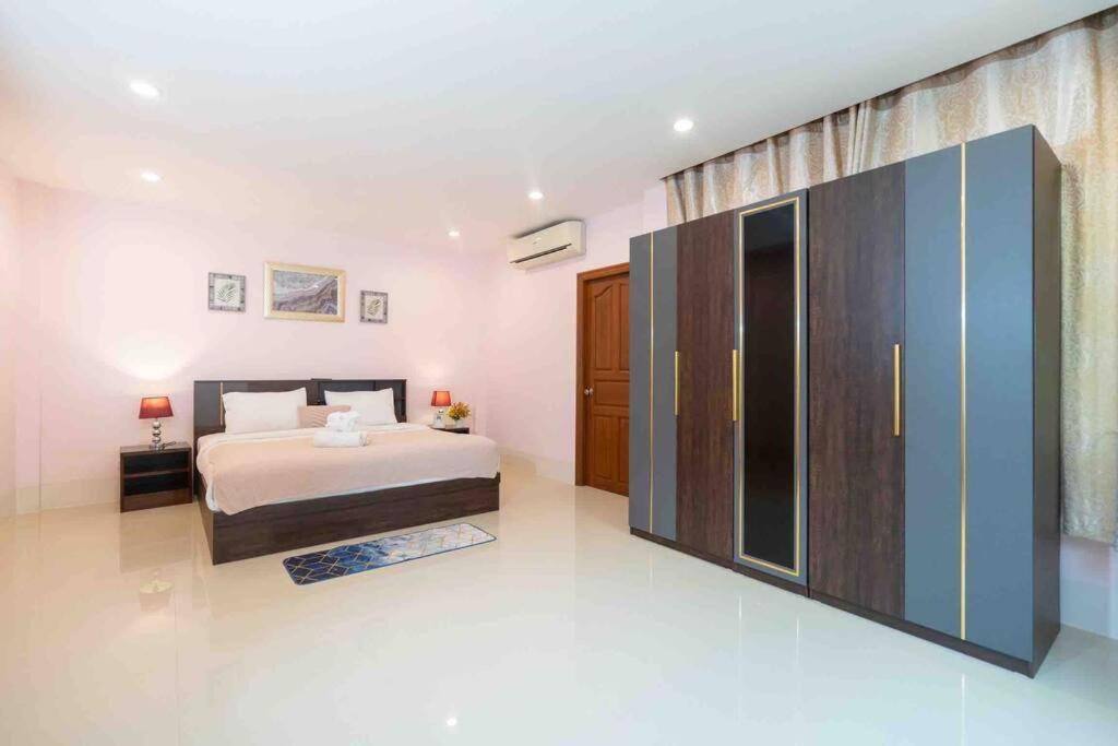 Feriehus Spacious 4 Bedroom Vacation