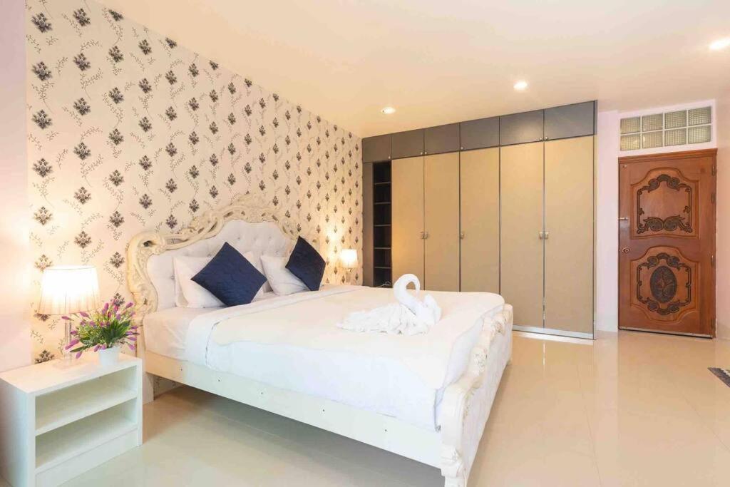 Feriehus Spacious 4 Bedroom Vacation Patong