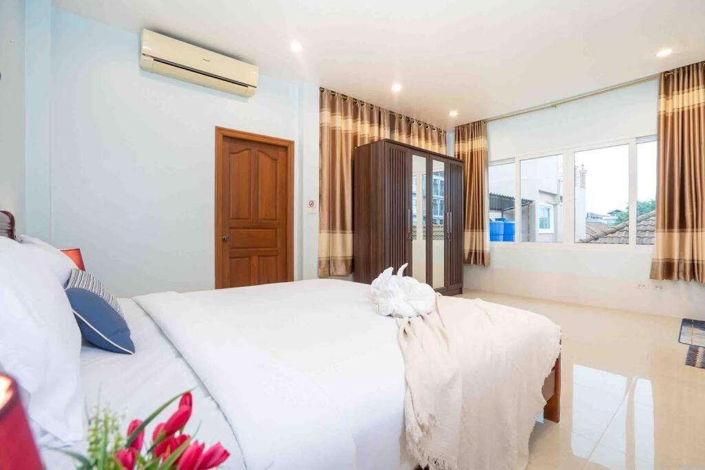 Spacious 4 Bedroom Vacation Feriehus